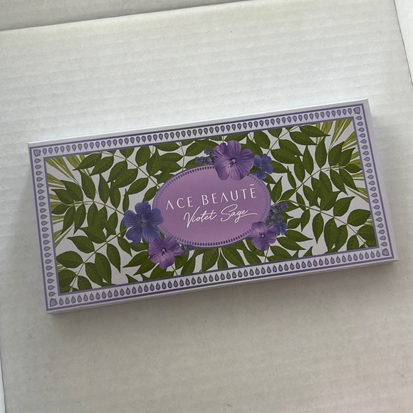 LE Violet Sage Palette - Picture 5 of 5